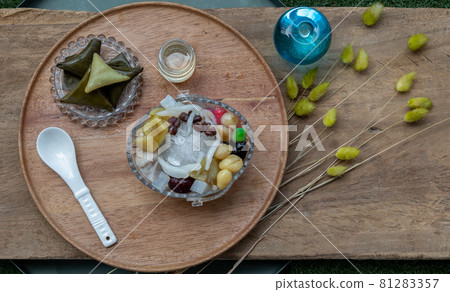 Traditional chinese iced sweet dessert is delicious here are many grains Served with boil sugar syrup in Glass bowl. Traditional chinese iced sweet dessert is delicious here are many grains Served with boil sugar syrup in Glass bowl. 81283357