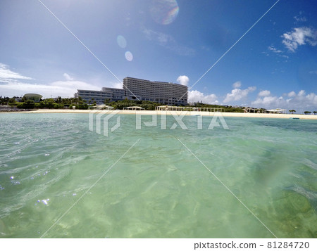 Sea bathing in Okinawa Sea bathing in Okinawa 81284720