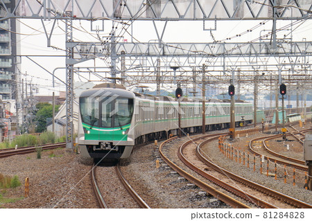 東京地鐵千代田線16000系列二次車金町站 東京地鐵千代田線16000系列二次車金町站 81284828