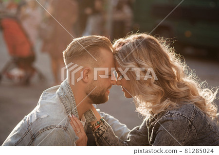 Couple have fun in the city Couple have fun in the city 81285024