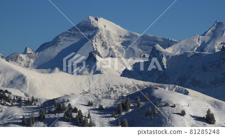 Mountain ranges of the Bernese Oberland in winter. Mountain ranges of the Bernese Oberland in winter. 81285248