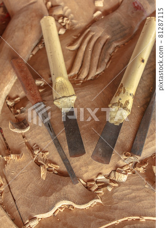 Tools of the wood carver 81287115