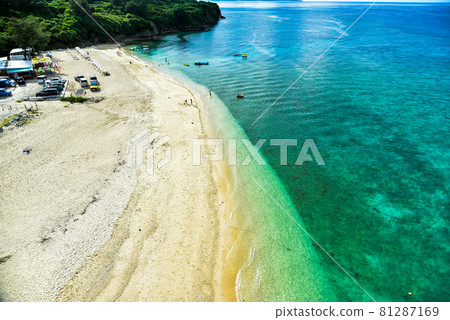 Superb view of Anti Beach from the beach of Sesoko Island 81287169
