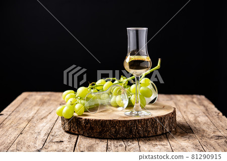 Italian golden grappa drink 81290915