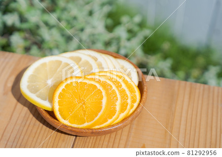 Orange grapefruit slice 81292956
