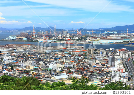 [Fukuoka Prefecture] Wakato Ohashi Bridge and Kitakyushu City under sunny weather 81293161