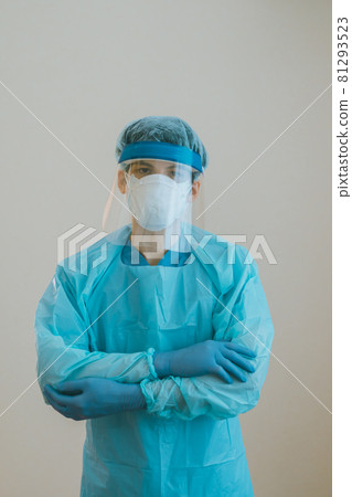身著防護服的醫務人員 81293523