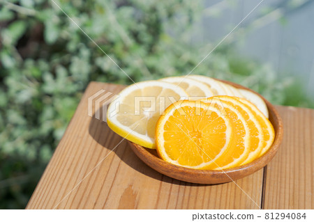 Orange grapefruit slice 81294084