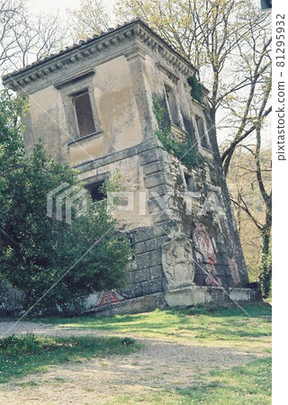 抵達Bomarzo 抵達Bomarzo 81295932