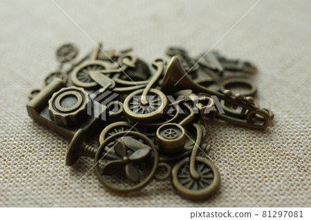 使用小物品回收的圖像材料 使用小物品回收的圖像材料 81297081