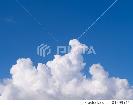 Tunnel cloud and blue sky Tunnel cloud and blue sky 81299545