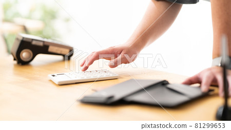 手頭的計算器 男 81299653