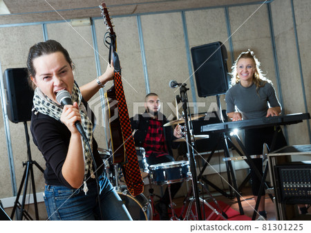 Repetition of music garage band Repetition of music garage band 81301225