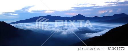 南湖中央尖迎曦雲海 81301772