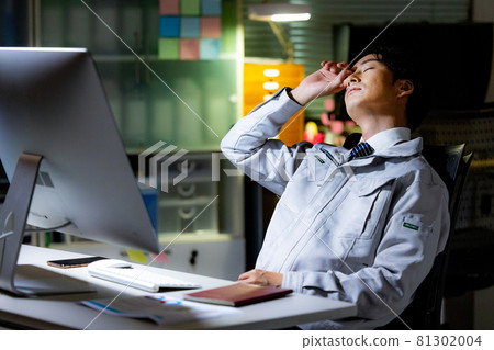 建築商店加班商人 建築商店加班商人 81302004