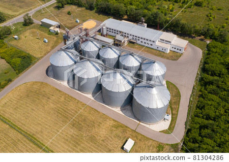 Aerial view of agricultural silos 81304286