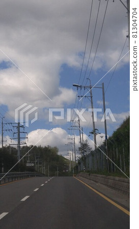 Road with cloudy sky in the background Road with cloudy sky in the background 81304704