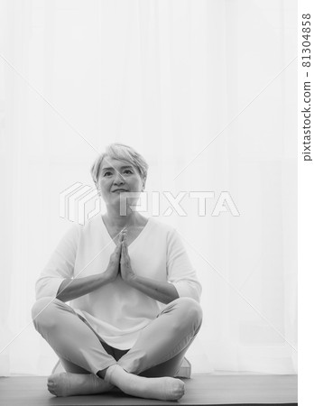 Asia's mature women's movement, healthy lifestyle concept. Asia's mature women's movement, healthy lifestyle concept. 81304858
