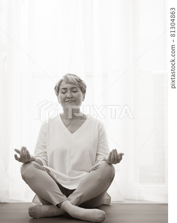 Asia's mature women's movement, healthy lifestyle concept. Asia's mature women's movement, healthy lifestyle concept. 81304863