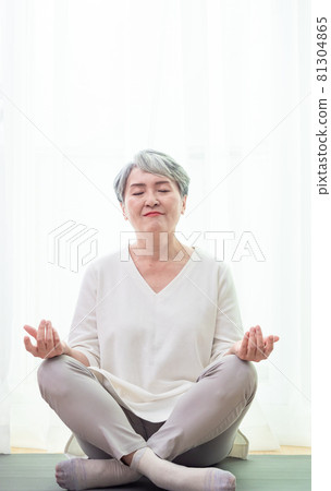 Asia's mature women's movement, healthy lifestyle concept. Asia's mature women's movement, healthy lifestyle concept. 81304865