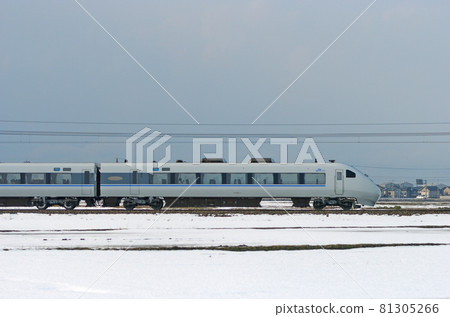Hokuriku Main Line Mikawa-Kaga-Kasama JR West 681 series Old T17 formation ⑨ Kuha 681-7 (Kanazawa) Mountain side Hokuriku Main Line Mikawa-Kaga-Kasama JR West 681 series Old T17 formation ⑨ Kuha 681-7 (Kanazawa) Mountain side 81305266