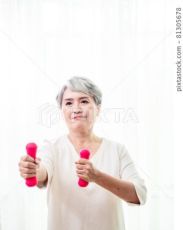 Healthy lifestyle. Smiling Asia mature female layperson powder red bell training 81305678