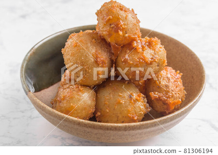 Stir-fried potatoes with miso Stir-fried potatoes with miso 81306194