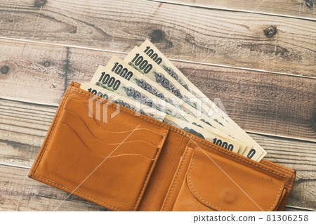 Wallet and bill Wallet and bill 81306258