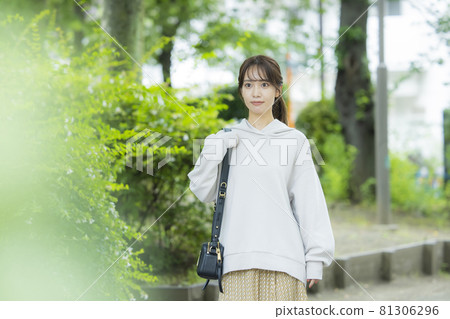 戶外女人 81306296