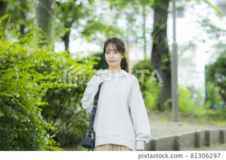 Outdoors Woman Outdoors Woman 81306297