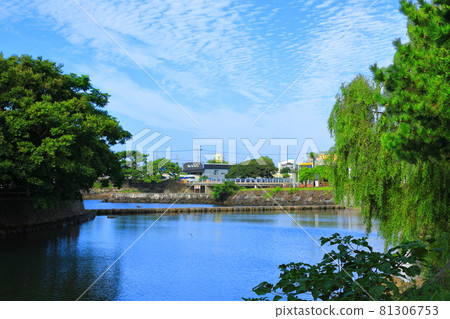 Streams, rivers, streams, stone bridges, willow trees, parks, resting places, 81306753