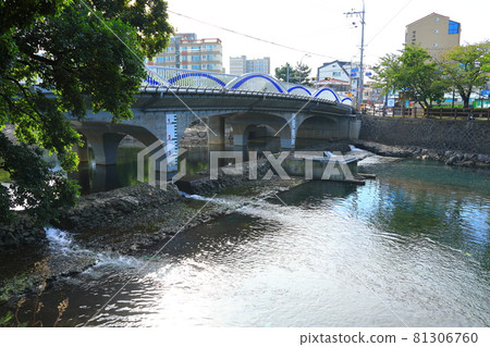 Streams, rivers, streams, stone bridges, willow trees, parks, resting places, Streams, rivers, streams, stone bridges, willow trees, parks, resting places, 81306760