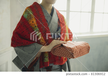Kimono woman furoshiki 81306912