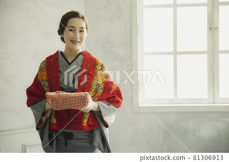 Kimono woman furoshiki 81306913