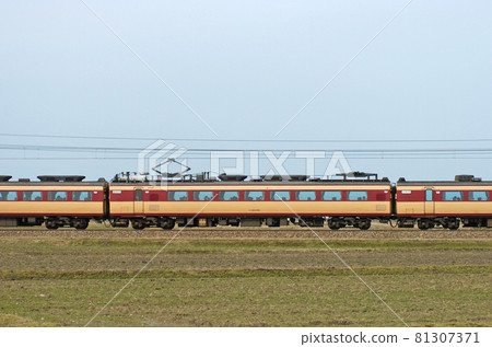 Hokuriku Main Line Mikawa-Kaga Kasama JR West 485 series A05 formation ⑥ Moha 484-90 (Kyoto) Mountain side 81307371