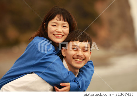 Smile couple Smile couple 81307435