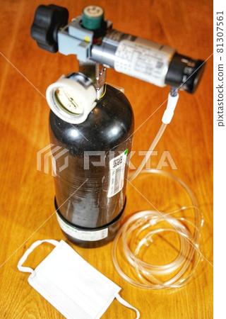 Home oxygen cylinders and masks for medical use Home oxygen cylinders and masks for medical use 81307561