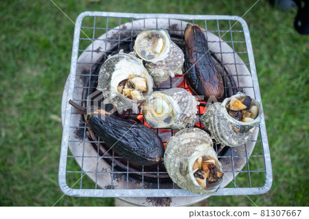 Sazae and eggplant charcoal grill 81307667