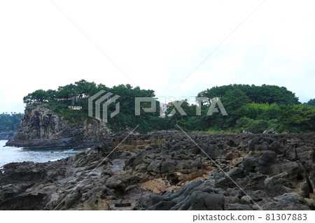 Sojeongbang Falls, waterfall, coast, coastal area, cliff, precipice, sea, scenery, 81307883