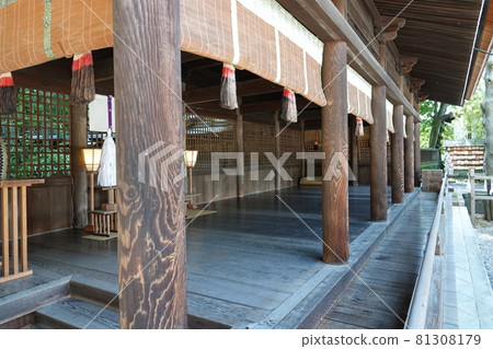 諏訪大社(下神社)沒有本宮。相反,在晴宮,古老的杉樹被用作神樹。 諏訪大社(下神社)沒有本宮。相反,在晴宮,古老的杉樹被用作神樹。 81308179