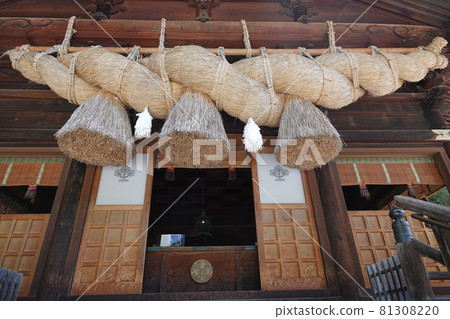 諏訪大社(下神社)沒有本宮。相反,在晴宮,古老的杉樹被用作神樹。 諏訪大社(下神社)沒有本宮。相反,在晴宮,古老的杉樹被用作神樹。 81308220