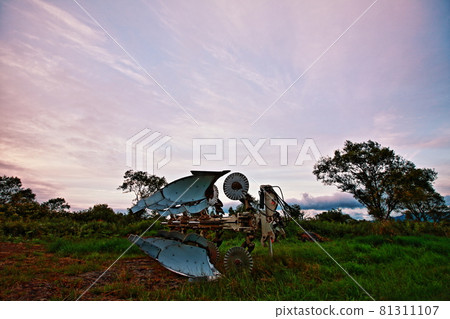 Mysterious farm equipment 81311107