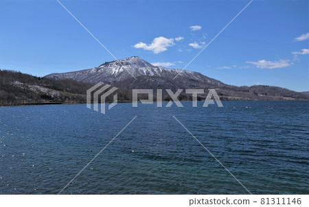 春天的有珠山和洞爺湖 81311146