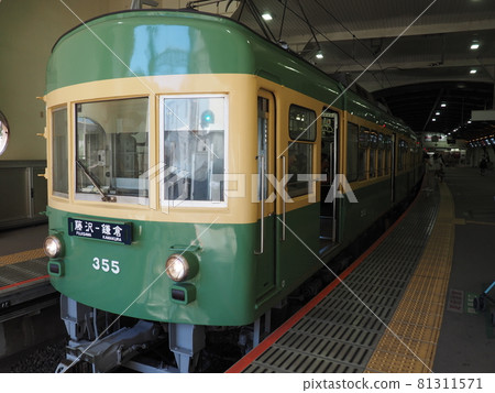 Enoshima Electric Railway 300 series train "355" stopped at Fujisawa Station 81311571