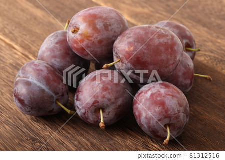 Prune (Tregity) from Asahi Town, Yamagata Prefecture Prune (Tregity) from Asahi Town, Yamagata Prefecture 81312516