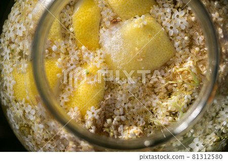 home made elderflower syrup with lemon in the glass 81312580