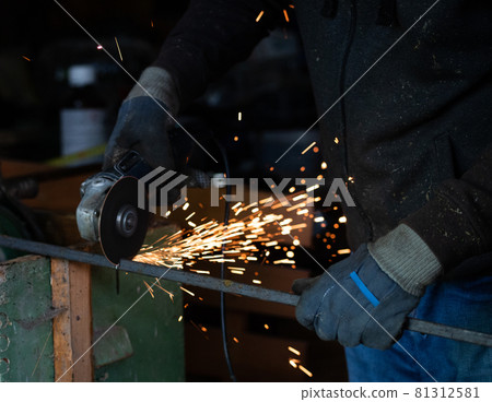 welding work hands of worker 81312581