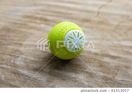 Bright plastic ball for absorbing unpleasant odors Bright plastic ball for absorbing unpleasant odors 81313057