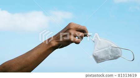 man with a FFP2 face mask in his hand, web banner 81313619