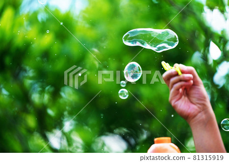 肥皂泡的女人 肥皂泡的女人 81315919
